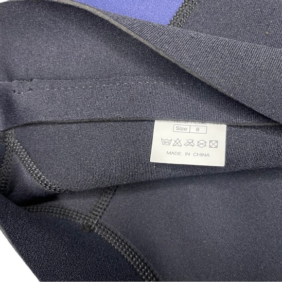Dark Lighting Wetsuit Child size 8 - Picture 10 of 10